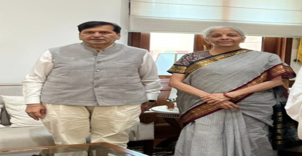 दक्षिण मुंबई में असुरक्षित एलआईसी बिल्डिंग्स की समस्या को लेकर मंगल प्रभात लोढ़ा ने वित्त मंत्री से मुलाकात की