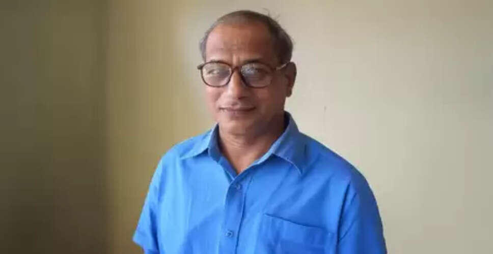 स्मृति शेष 'मंगलेश' : 'पहाड़ पर लालटेन' जलाकर 'नए युग में शत्रु' तलाशता शब्दशिल्पी