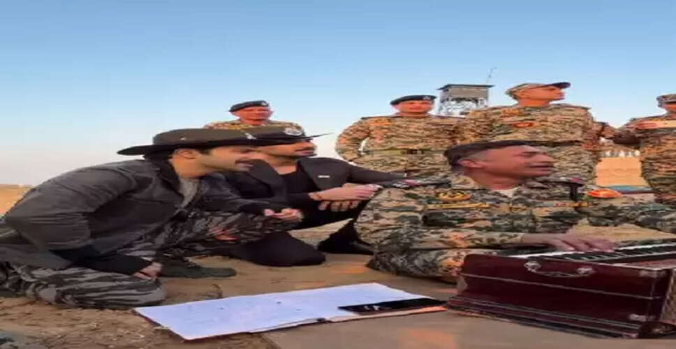 बीएसएफ के जवानों के साथ वरुण धवन की मस्ती, 'घर कब आओगे' गाने पर जमाया रंग