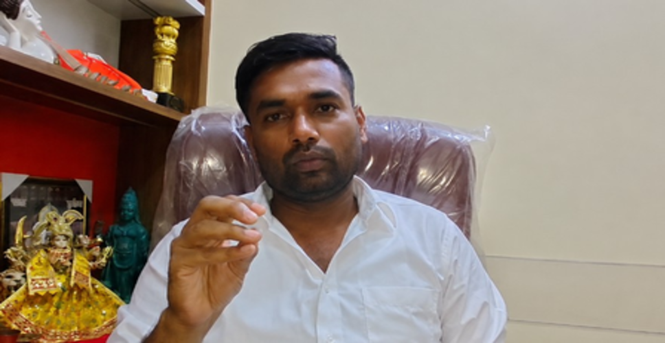 मुंबई : फेरीवाले की पिटाई के वायरल वीडियो पर भाजपा नेता अशोक शेलके ने दी सफाई, बोले-पूरा वीडियो नहीं दिखाया गया
