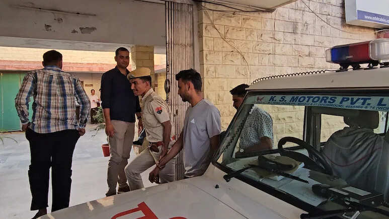 'एंटी टेररिज्म ऑफिसर' बनकर करते थे डिजिटल अरेस्ट, जोधपुर पुलिस ने दबोचा करोड़ों की ठगी का मास्टरमाइंड