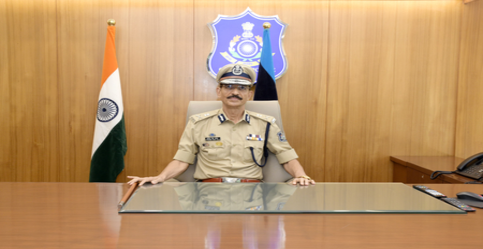 गुजरात के नए डीजीपी जीएस मलिक ने संभाला कार्यभार, साइबर क्राइम और नशा नियंत्रण पर फोकस
