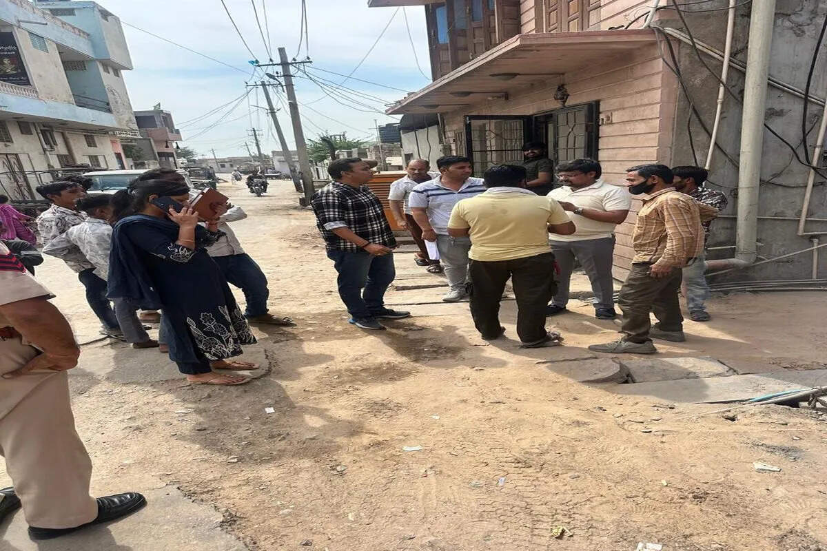 एवीवीएनएल का विशेष अभियान: बिजली बकाया वसूली तेज, करीब 100 सर्विस लाइनें उतारी