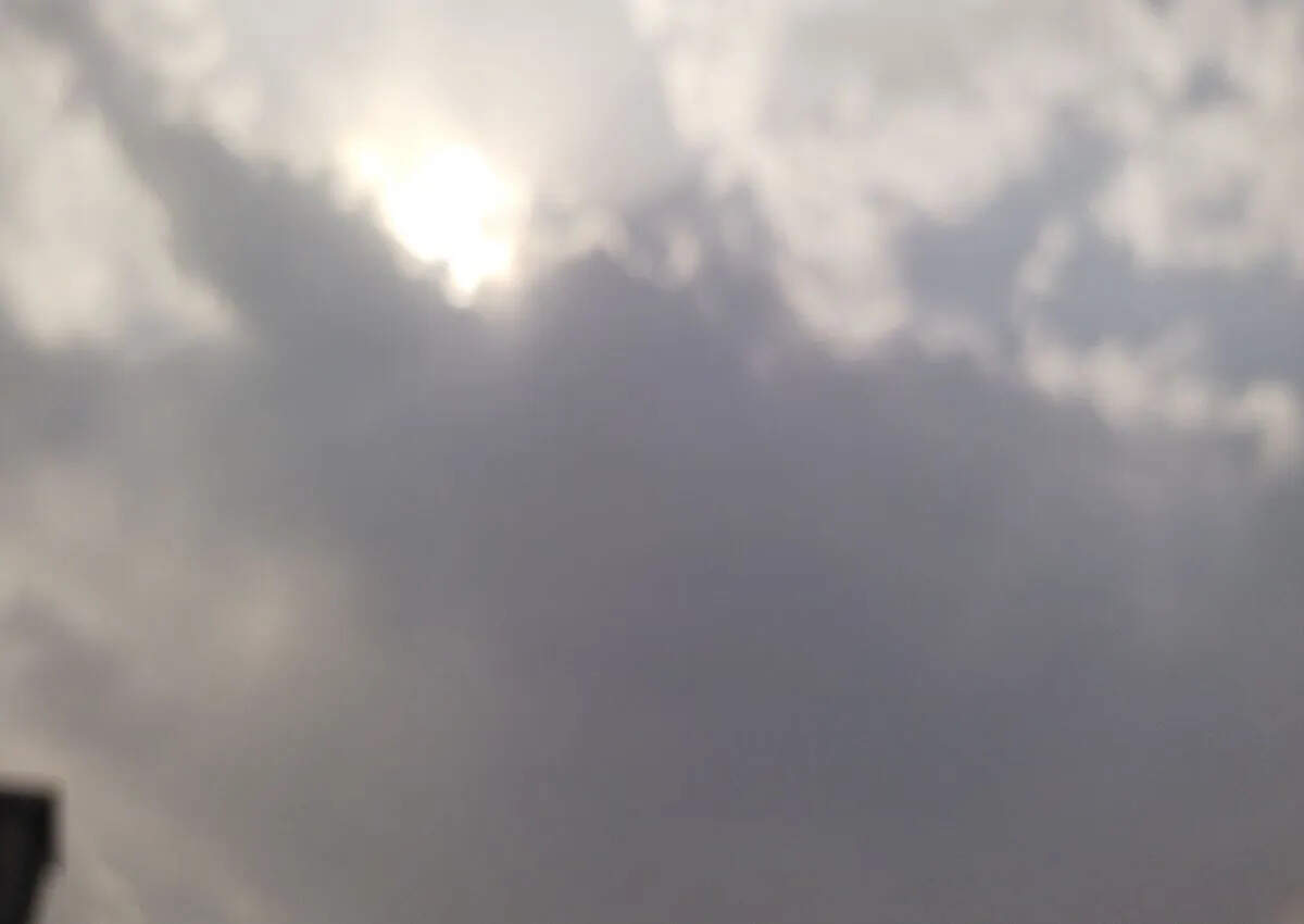 बादलों और तेज हवाओं से बढ़ी किसानों की चिंता, कटाई के समय मौसम ने बदला मिजाज