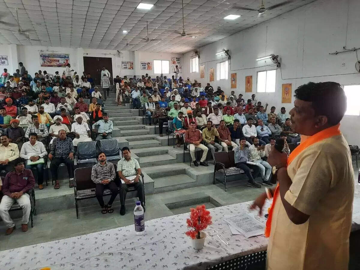 अलवर: राष्ट्रीय किसान दिवस पर जिला स्तरीय किसान सम्मेलन का आयोजन, राज्य स्तरीय कार्यक्रम वीसी के माध्यम से लाइव प्रसारित