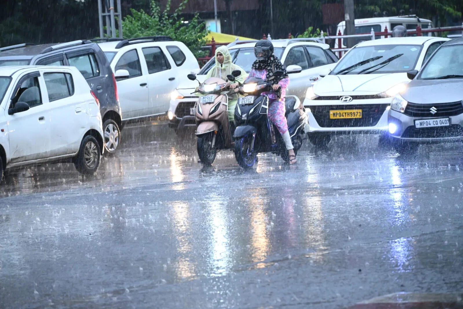राजस्थान में वेस्टर्न डिस्टर्बेंस का असर जारी, कई जिलों में बारिश और ओले, वीडियो में जाने मौसम विभाग का येलो अलर्ट