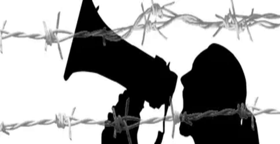 &lsquo;पाकिस्तान में प्रेस की आजादी घटी, पीईसीए कानून से पत्रकारों पर दबाव: रिपोर्ट