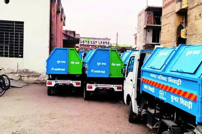 घर-घर कचरा संग्रहण के लिए नगर परिषद ने खरीदे 35 नए सीएनजी ऑटो टिपर
