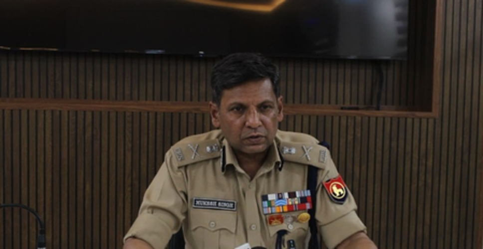 मणिपुर में लूटे गए 70 प्रतिशत हथियार बरामद किए गए : डीजीपी मुकेश सिंह