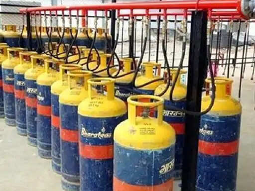 जयपुर कलेक्ट्रेट में रिश्वत का मामला: SDM ईस्ट के PA मुकेश कुमार पर FIR, ट्रैवल फर्म के बिल पास कराने के लिए मांगा था 2.04 लाख कमीशन