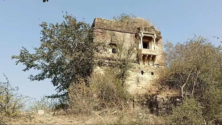 रकमगढ़ किला जहां तात्या टोपे छिपे थे 45 दिन, अब वहां भूतों और काले बड़े सांप के होने की होती है चर्चा