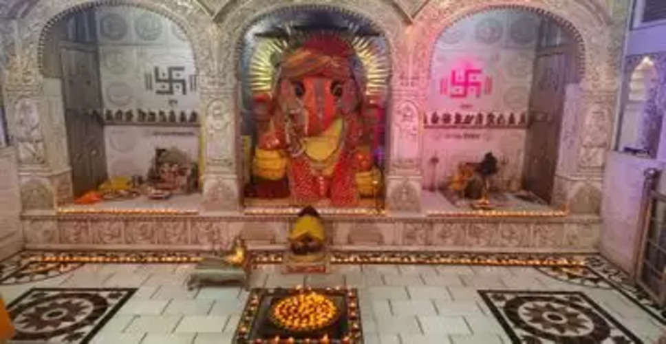 Jaipur सोमपुष्य पर गणेशजी महाराज का पंचामृत से अभिषेक किया गया 