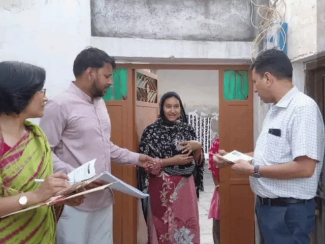 राशन कार्ड की जांच के लिए घर-घर पहुंच रहे अधिकारी, 16 अपात्र लाभार्थी मिले; नाम नहीं हटवाया तो नोटिस और वसूली