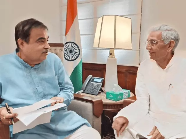 झुंझुनूं की सड़क परियोजनाओं को मिलेगी रफ्तार: सांसद बृजेन्द्र ओला ने नितिन गडकरी से की मुलाकात, फतेहपुर रिंग रोड निर्माण की मांग