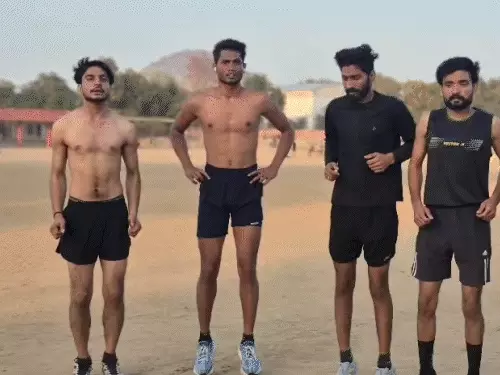 वर्दी का ऐसा जुनून... कच्ची सड़कों-खेतों को बनाया ट्रैक:किसी को मां तो किसी को दादाजी का सपना पूरा करना है, बोले- बिना सिलेक्शन घर नहीं जाना