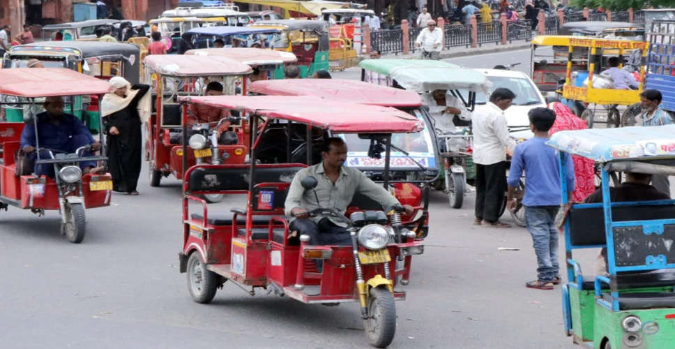 Dausa ऑटो रिक्शा और ई-रिक्शा शहर की यातायात व्यवस्था में बने बाधा, लोगों ट्रफिक से परेशान 