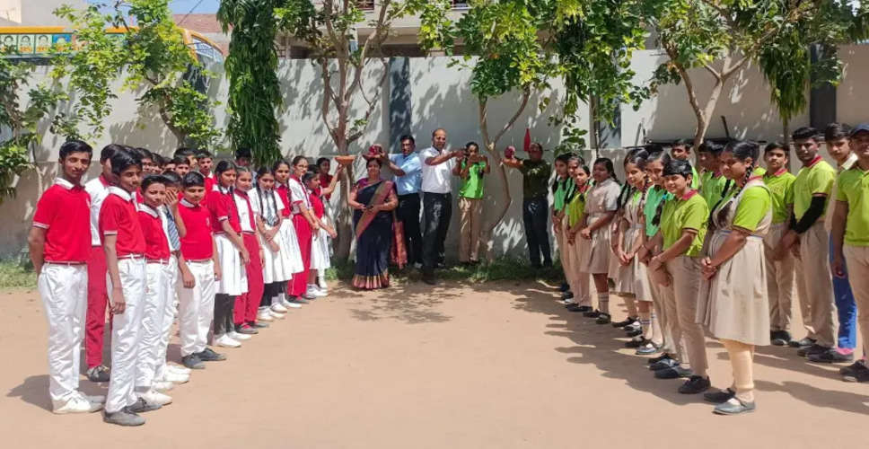Jaipur सुबोध महिला महाविद्यालय में पक्षियों के लिए लगाए पक्षियों के लिए परिंडे