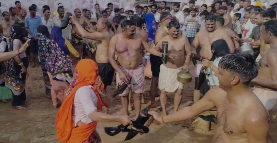 दौसा के पावटा गांव में खेली गई डोलची &lsquo;खूनी&rsquo; होली, परंपरा और उत्साह का अनोखा संगम