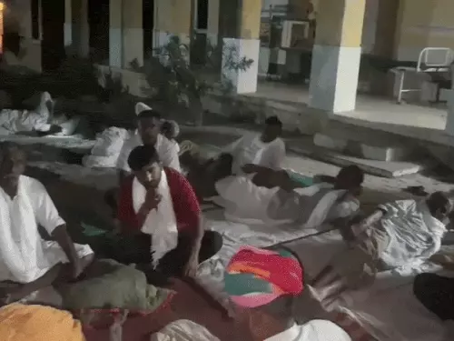 कॉन्स्टेबल सुसाइड मामले में परिजनों का धरना जारी: वीडियो में ससुराल पक्ष पर लगाए थे आरोप, गिरफ्तारी की मांग; मोहनगढ़ में घटना