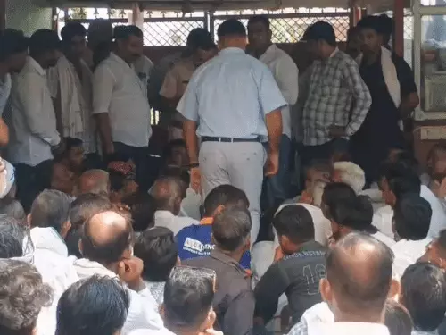 पिता का आरोप- भाजपा के दबाव में बनवाया गया वीडियो, मानवेंद्र से वीडियो कॉल पर बात कराने की मांग