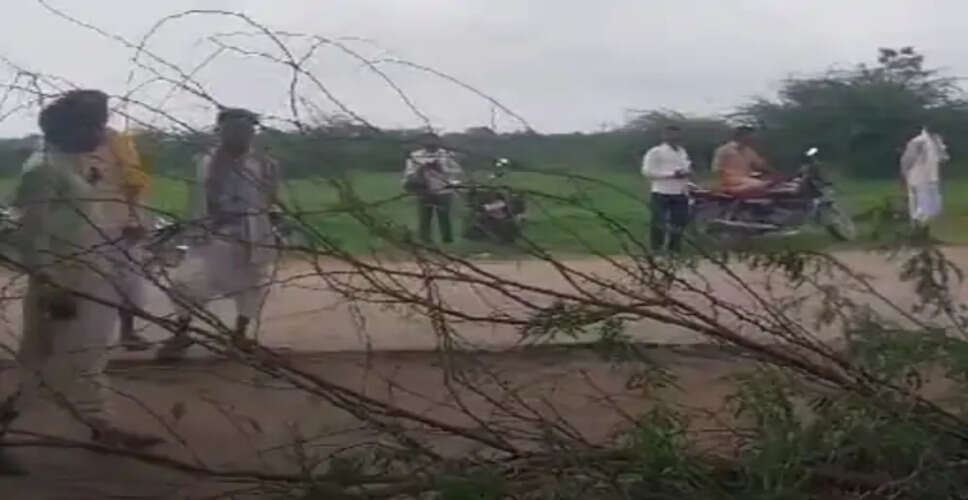 Sirohi के नितोड़ा कस्बे से आने जाने वाला रास्ता बारिश के कारण गोलिया गांव में क्षतिग्रस्त, रास्ता किया बंद