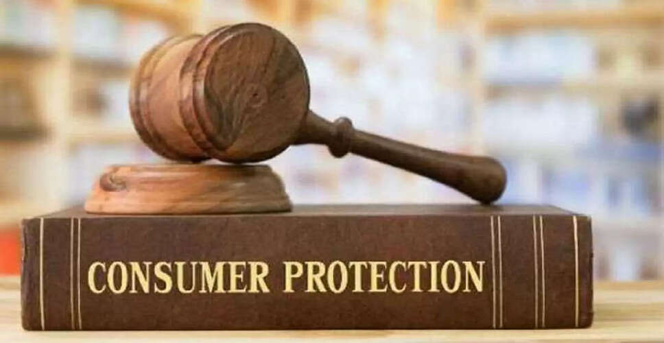 राजस्थान राज्य उपभोक्ता विवाद प्रतितोष आयोग की पीठ ने मशीनरी खरीद से जुड़े एक विवाद में सोमवार को बड़ा फैसला सुनाते हुए उपभोक्ता को न्याय दिलाया। आयोग ने हरियाणा के अंबाला की एक मशीनरी सप्लायर कंपनी को आदेश दिया है कि वह जोधपुर निवासी पीड़ित उपभोक्ता को मशीनरी की लागत वापस करे और साथ ही वाद व्यय व मुआवजे का भुगतान भी करे। फैसला पीठ के अध्यक्ष जस्टिस देवेंद्र कच्छावाहा एवं सदस्य लियाकत अली की संयुक्त सहमति से हुआ।  शिकायत में क्या था मामला  पीड़ित उपभोक्ता ने आयोग के समक्ष आरोप लगाया था कि उसने अपनी औद्योगिक जरूरतों के लिए उक्त अंबाला कंपनी से मशीनरी खरीदी थी। मशीनरी खरीदते समय कंपनी द्वारा वादा किया गया था कि यह मशीन उच्च गुणवत्ता की होगी तथा सप्लाय के बाद में भी सर्विस एवं मरम्मत की सुविधा उपलब्ध होगी। लेकिन मशीन मिलने के बाद उसकी कार्यप्रणाली में गड़बड़ियां सामने आईं — मशीन तय क्षमता पर नहीं चली, बार-बार उत्पादन रुकावट हुई और दावों के अनुरूप प्रदर्शन न होने के कारण उपभोक्ता को उत्पादन में भारी नुकसान झेलना पड़ा।  समय-समय पर शिकायतों के बावजूद कंपनी ने न तो मशीन की मरम्मत की, न ही उसे बदलकर कोई नया मॉडल उपलब्ध कराया। परिणामस्वरूप उपभोक्ता का व्यवसाय प्रभावित हुआ और आर्थिक नुकसान के साथ मानसिक तनाव भी बढ़ गया। ऐसे में उसने कष्ट-विवरण सहित शिकायत दर्ज करवाई।  आयोग ने सुनी दलीलें और लिया निर्णय  शिकायत के आधार पर जब मामले की सुनवाई हुई, तो आयोग ने दोनों पक्षों को सुना। पीड़ित उपभोक्ता की ओर से प्रस्तु‍त हुए तकनीकी साक्ष्यों, मशीन की विफलता का ब्योरा, मरम्मत के लिए कंपनी द्वारा की गई अनदेखी — ये सब आयोग ने ध्यान से परखा। दूसरी ओर, कंपनी पक्ष दलील देती रही कि मशीन “प्रयोगात्मक दोष” का सामना कर रही है और समय देने पर वह ठीक कर देगी। लेकिन मरम्मत या प्रतिस्थापन के लिए कंपनी की ओर से कोई ठोस और भरोसेमंद पेशकश नहीं आई।  इन तथ्यों के मद्देनज़र आयोग ने यह निष्कर्ष निकाला कि कंपनी ने न सिर्फ अपने दायित्वों का पालन नहीं किया, बल्कि उपभोक्ता कानूनी अधिकारों की प्रतिकूल स्थिति प्रस्तुत की।  कंपनी को आदेश — राशि लौटाएं, वाद व्यय व मुआवजा भी दें  आयोग ने आदेश दिया है कि कंपनी उपभोक्ता से मशीनरी की पूरी मूल कीमत वापस ले और उपभोक्ता को मानसिक संतप्ति, उत्पादन बाधा तथा वाद व्यय के मुआवजे का भुगतान भी करे। इसके अतिरिक्त, यदि मशीनरी के कारण कोई अन्य आर्थिक नुकसान हुआ हो, उसका भी निपटारा उचित प्रमाणों के आधार पर किया जाए।  पीड़ा ग्रस्त उपभोक्ता ने आयोग के इस फैसले पर संतोष व्यक्त किया और इसे अन्य जरूरतमंद उपभोक्ताओं के लिए उदाहरण बताया। उन्होंने कहा कि यह न्याय-संस्था ने उपभोक्ता अधिकारों की रक्षा की है और बाजार में गुणवत्ता, सेवा व सम्मान की उम्मीद जगाई है।  विशेषज्ञों की राय — उपभोक्ता अधिकारों की रक्षा में महत्वपूर्ण कदम  कानूनी विशेषज्ञों व सामाजिक सक्रियता से जुड़े लोगों का कहना है कि यह फैसला इस बात का द्योतक है कि व्यापारिक प्रतिष्ठान सिर्फ बिक्री तक सीमित नहीं रह सकते — उन्हें बिक्री के बाद भी उत्पाद की गुणवत्ता व सेवा की जवाबदेही लेनी होगी।  बढ़ते कारोबारी दायरों में अनेकों कंपनियाँ महंगे वाव-विवरण के सहारे ग्राहकों को लुभाती हैं, लेकिन वास्तविकता में गुणवत्ताहीन उत्पाद देने और बाद में लापरवाही दिखाने में संकोच नहीं करतीं। ऐसे में आयोग का यह निर्णय एक सशक्त मिसाल है कि उपभोक्ता अपनी शिकायतों के लिए मजबूती से आवाज उठा सकते हैं।  समाज में जागरूकता बढ़ने की उम्मीद  आयोग द्वारा लिए गए इस फैसले से उम्मीद की जा रही है कि उपभोक्ता अब अधिक सतर्क होंगे और उत्पाद या सेवा खरीदते समय गुणवत्ता, वारंटी व बिक्री के बाद सेवा को पहले से जाँचेगे। साथ ही, अगर किसी प्रकार की धोखाधड़ी या सेवा में असुविधा होती है, तो वे अपने अधिकारों के लिए कानूनी रास्ता अपनाने से नहीं हिचकेंगे।