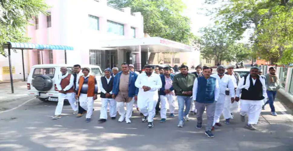 &nbsp;Hanumangarh फसल बीमा क्लेम को लेकर कलेक्टर से मिले किसान