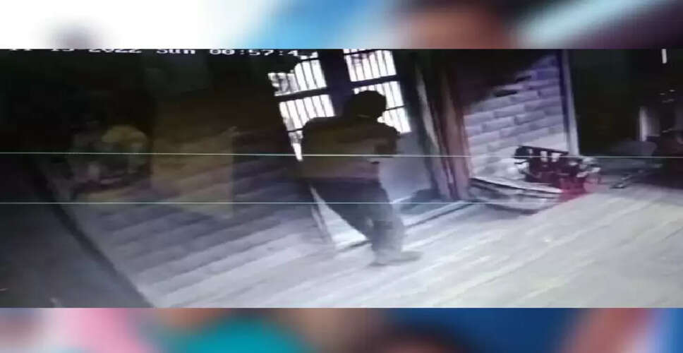 Pali में मंदिर से भगवान की मूर्तियों को पहनाए गए गहने और दान पात्र चोरी , CCTV में नजर आए चोर