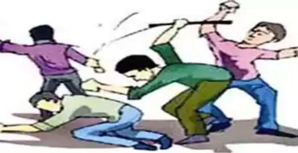 Churu&nbsp;छात्रों के दो गुटों में हुई आपसी मारपीट, एडमिड कार्ड लेने के लिए लाइन में लगे कई छात्र घायल