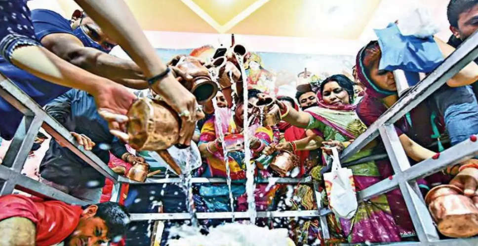 Pratapgarh अवलेश्वर में महादेव का जलाभिषेक कर श्रदालुओं ने मांगी सुख-समृद्धि