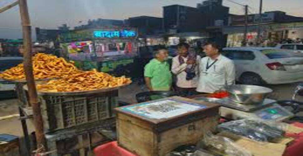 &lsquo;शुद्ध आहार, मिलावट पर वार&rsquo; अभियान के तहत खाद्य विभाग की कार्रवाई, कई जगह से लिए सैंपल