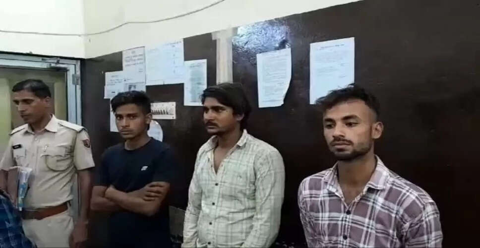 Karoli&nbsp;ऑनलाइन ठगी के तीन आरोपी गिरफ्तार, 3 मोबाइल जब्त