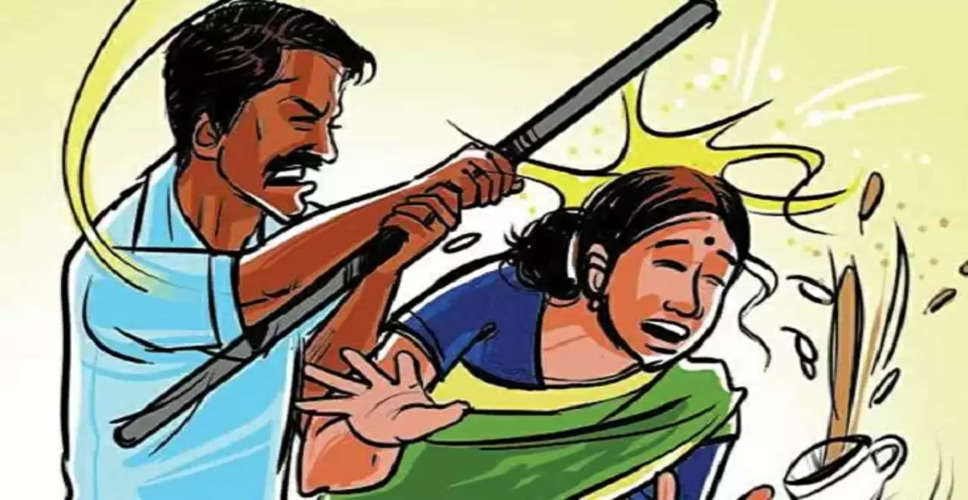 Hanumangarh शराब के नशे में धुत पति-पुत्र ने महिला को लात-घूंसों से पीटा, हालत गंभीर, केस दर्ज 
