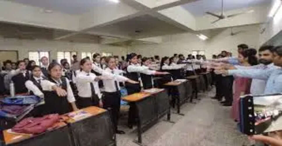 Karoli&nbsp;स्मैक और साइबर ठगी जागरूकता अभियान के तहत विद्यार्थियों को दिलाई नशा न करने की शपथ