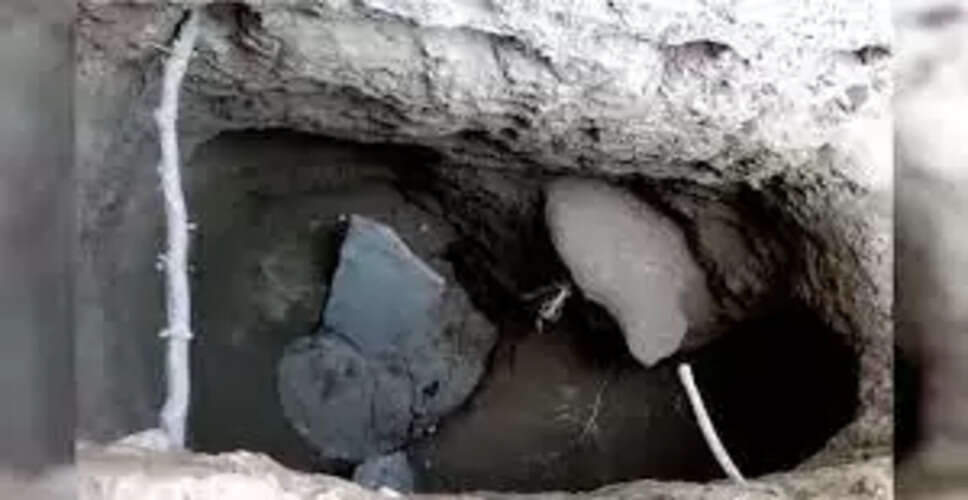 Bundi&nbsp;में धन के लालच में खोद डाला प्राचीन गिरी दुर्ग, कार्रवाई की मांग&nbsp;