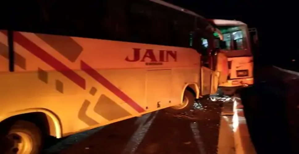 Rajsamand में दो बसों की आमने-सामने जबरदस्त भिड़न्त, 18 यात्री घायल , जयपुर से उदयपुर जा रही रोडवेज व प्राइवेट बस