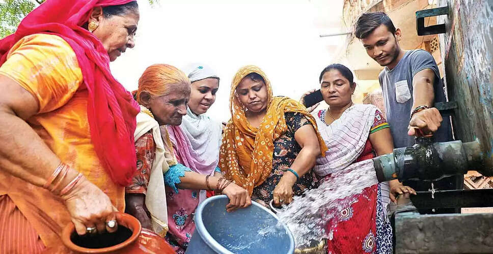 Jhunjhunu&nbsp;भामाशाह एक सप्ताह से निःशुल्क पानी के टैंकरों से पिला रहे लोगों को पानी&nbsp;