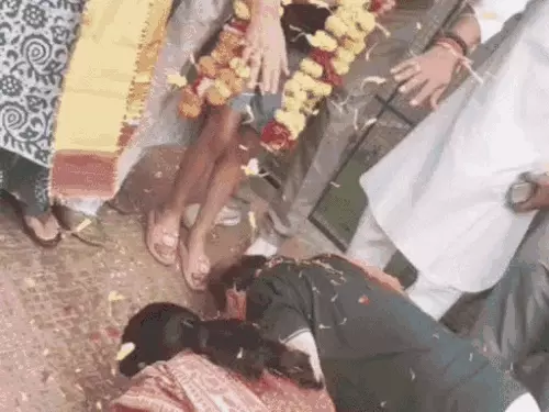 कोटा निकाय चुनाव: प्रचार में दिखे प्रत्याशियों के अलग-अलग रंग, कोई बुजुर्गों के आगे हुई नतमस्तक तो किसी ने ठेले पर भूनी मूंगफली