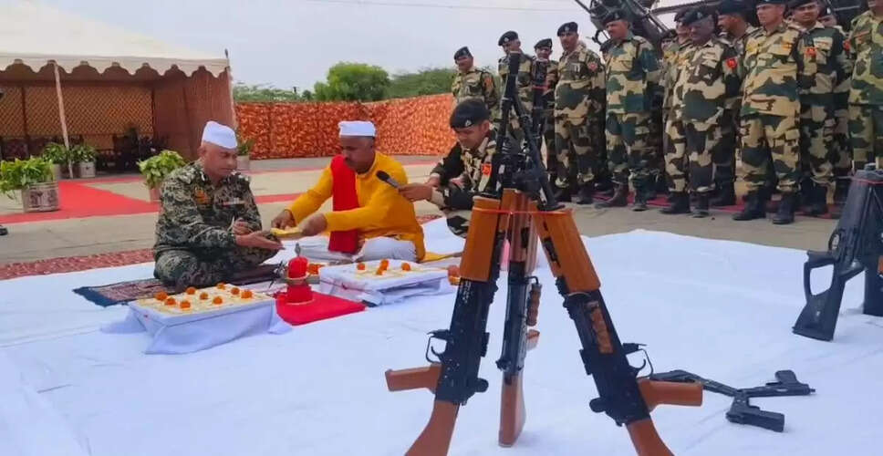 Vijayadashami पर जैसलमेर के जवानो ने निभाई शस्त्र पूजा की परंपरा, दुश्मन देशों को दिया कड़ा संदेश&nbsp;