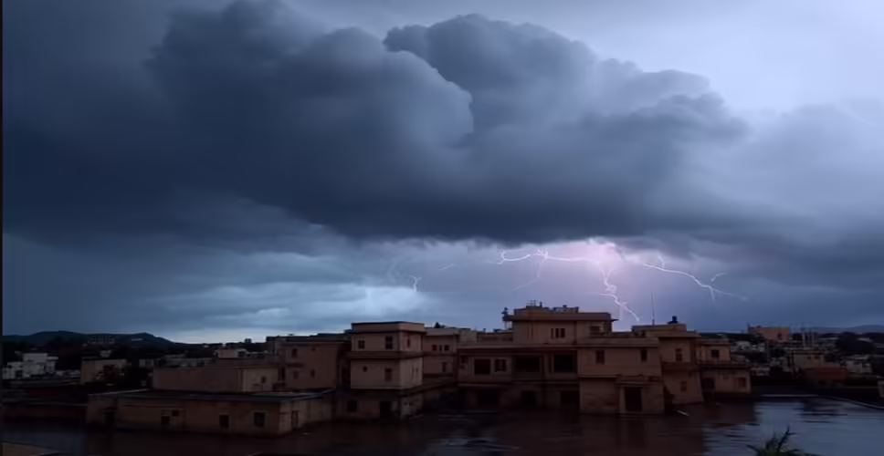 पाली में भयानक हादसा!&nbsp;ट्रकों के बीच फंसी कार में मां-बेटी की दर्दनाक मौत, इतने लोग बुरी तरह घायल&nbsp;