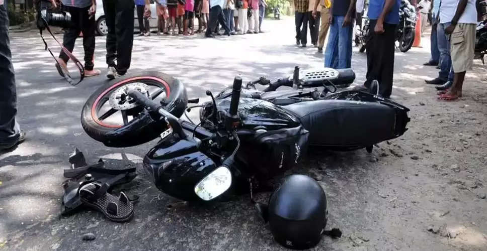 Banswara खड़े युवक से टकराया बाइक सवार, अस्पताल में मौत