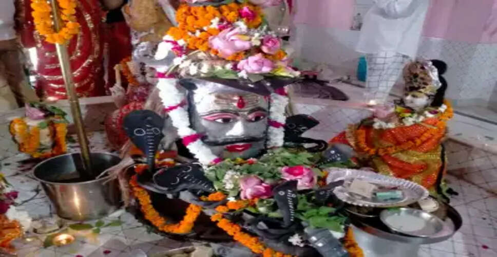 Karoli अमावस्या पर मंदिरों में सजी झांकी, हुए धार्मिक आयोजन