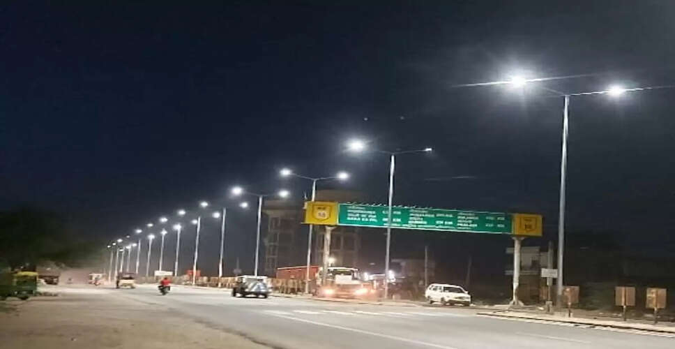 Jaipur&nbsp;फलोदी मेगा हाईवे की रोड लाइटें रात की बजाय दिन में जल रही