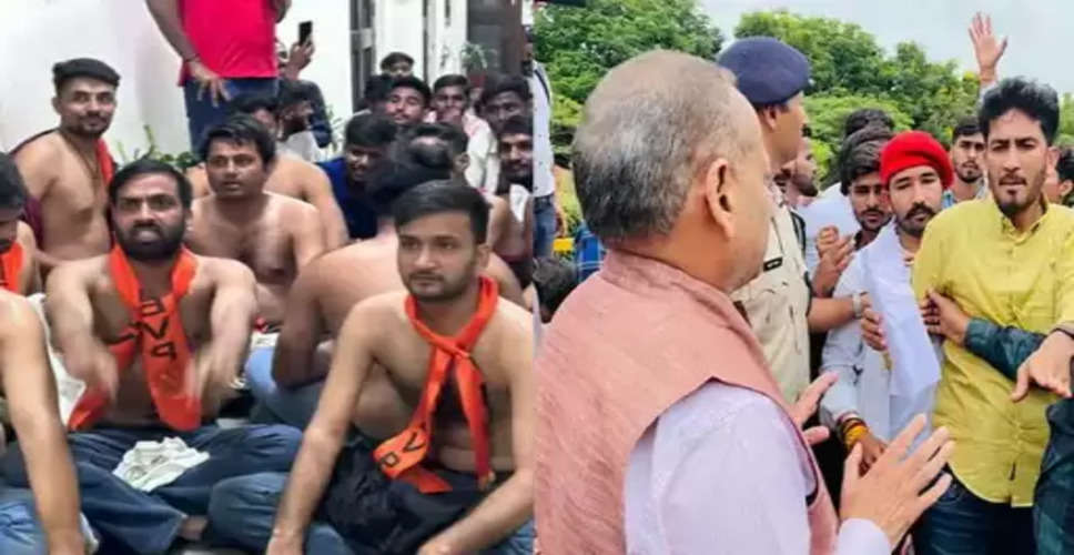 Ajmer रैली पर रोक लगाने की मांग को लेकर राजपूत समाज ने किया प्रदर्शन, सौंपा ज्ञापन