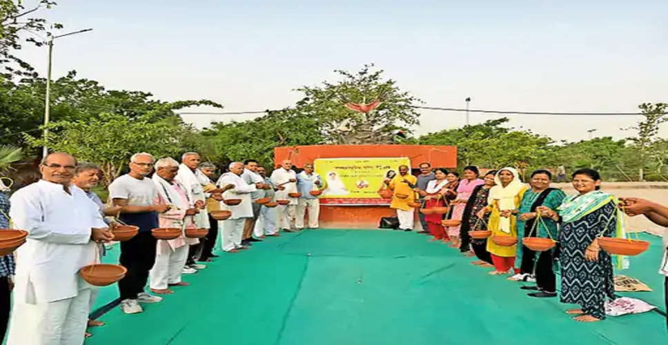 Bharatpur वरिष्ठ नागरिक सेवा संस्थान ने 51 पक्षी फीडर वितरित किए