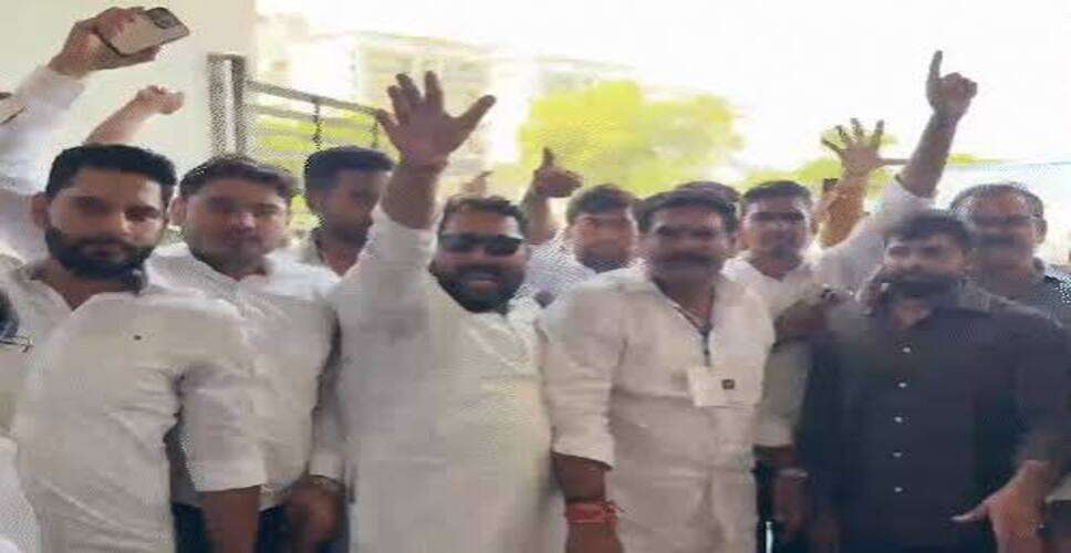 जयपुर नगर निगम के 5 बूथों पर री-पोलिंग जारी, वार्ड 9 में युवती का वोट कोई और डालकर गया; मशीन खराब होने से दोबारा पहुंचे मतदाता