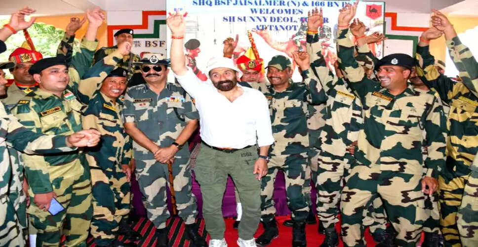 Jaisalmer में&nbsp;BSF के जवानों संग जमकर थिरके बॉलीवुड सुपरस्टार Sunny Deol, Jaat की सफलता के लिए तनोट माता के दरबार में मांगी मन्नत