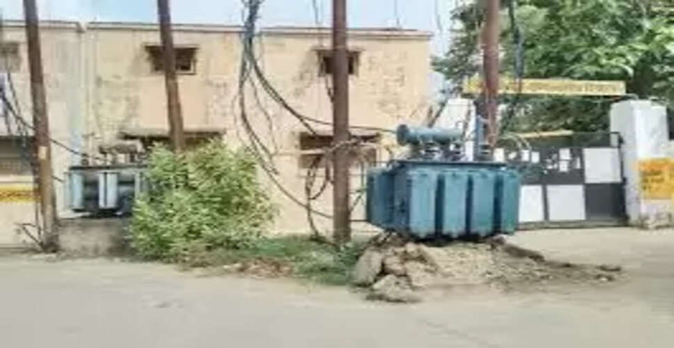 Karoli&nbsp;स्कूल के प्रवेश द्वार के सामने से हटाया गया ट्रांसफार्मर