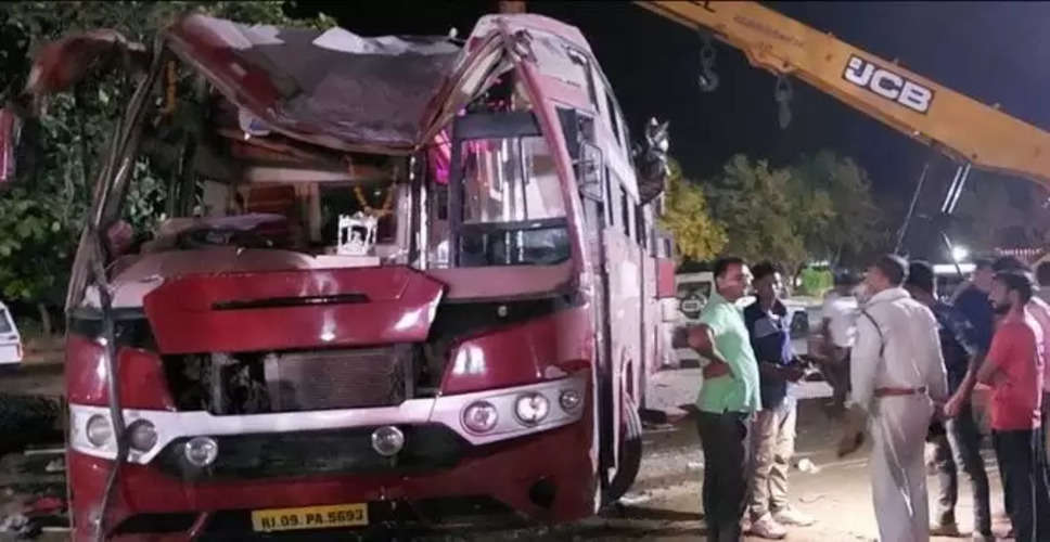 Rajasthan Accident News: सिरोही में तेज रफ्तार ट्रक ने बस को मारी टक्कर, हादसे में 1 महिला की मौत 10 लोग गंभीर घायल