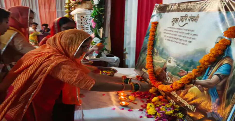 ऋषि पंचमी पर महर्षि जाबालि का किया स्मरण: विनायक मित्र मंडल के गणपति पंडाल में हुआ पूजन, महिलाओं-युवाओं ने अर्पित की पुष्पांजलि
